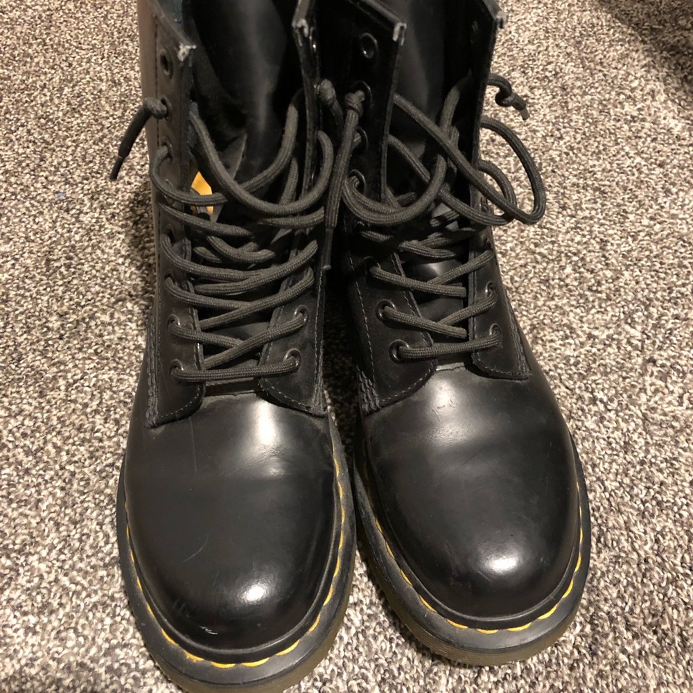DR Martin Boots